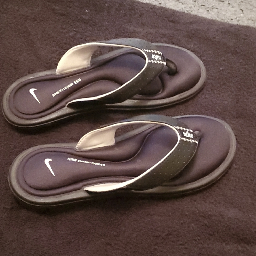 Nike women's flip flops